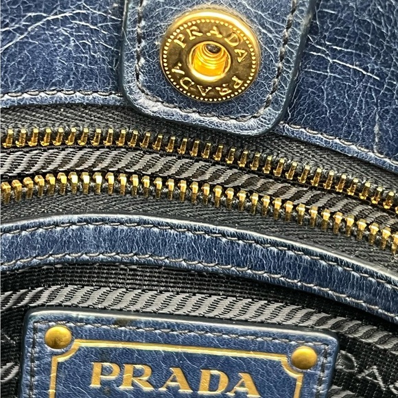 Authentic Prada Vitello Shine Tote - Picture 2 of 5